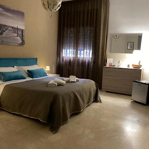 Camera grande con letto king size